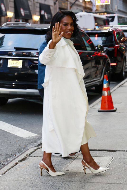 SHERYL LEE RALPH Arrives at Good Morning America in New York 10/09/2024