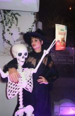 TAYLOR HILL at Jinx Dog Food