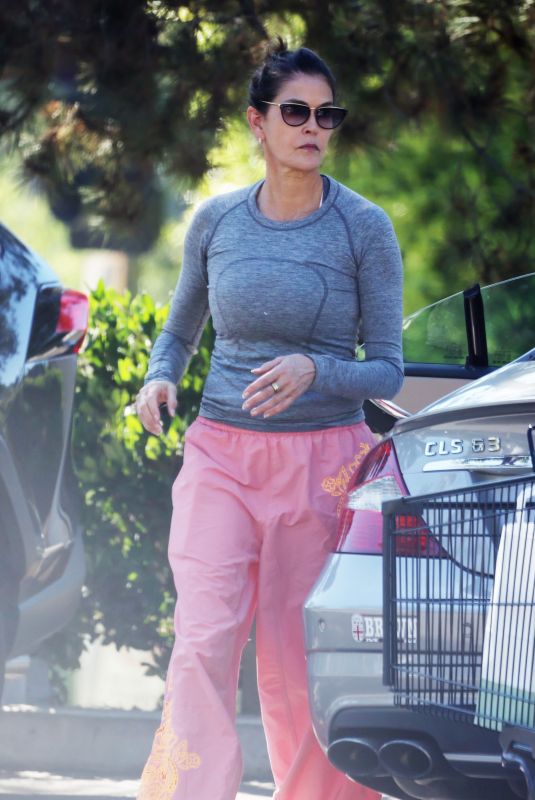 TERI HATCHER Out Shopping at Beverly Glen in Los Angeles 10/23/2024