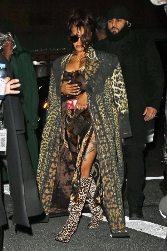 TEYANA TAYLOR Arrives at Victoria