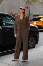 UMA THURMAN Arrives at Kelly Clarkson Show in New York 10/09/2024
