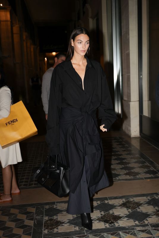 VITTORIA CERETTI Arrives at Costes in Paris 09/30/2024
