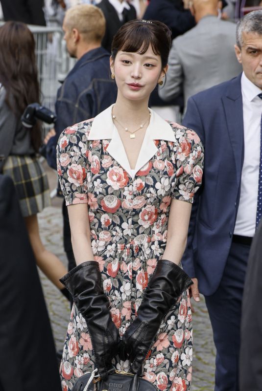 WONYOUNG ata Miu Miu SS 2025 Show at Paris Fashion Week 10/01/2024