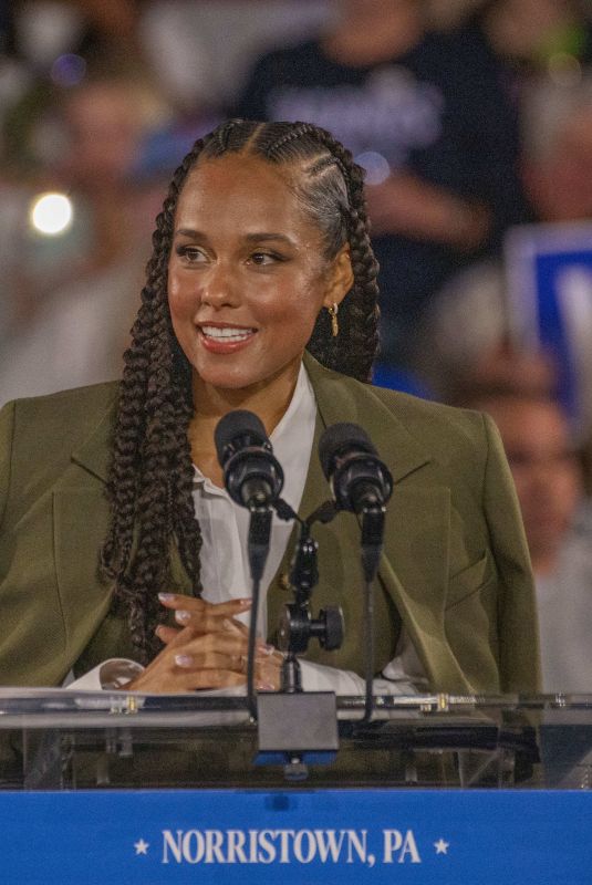 ALICIA KEYS Supports Kamala Harris in Norristown 11/02/2024