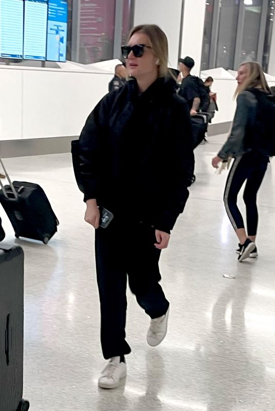 ANNA DELVEY Arrives at LAX Airport in Los Angeles 11/23/2024