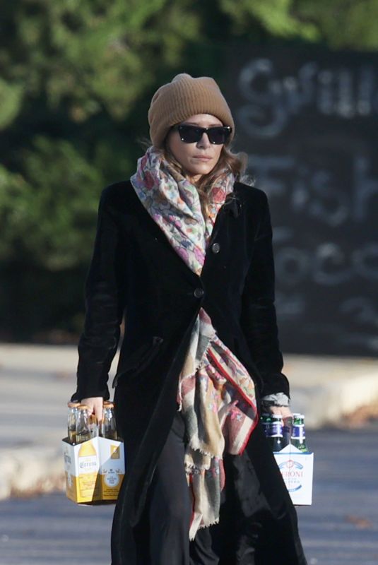 ASHLEY OLSEN Out Shopping in The Hamptons in New York 11/02/2024
