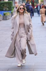 ASHLEY ROBERTS Leaves Heart Radio Studio 11/12/2024