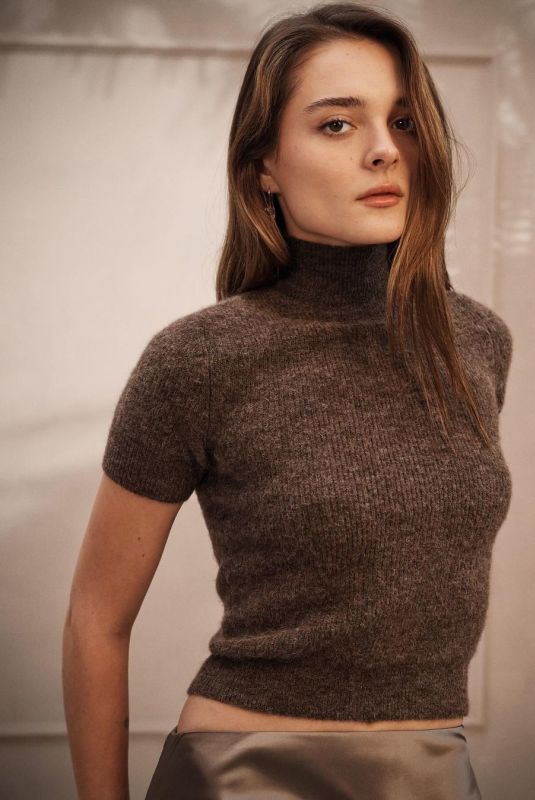 CHARLOTTE LAWRENCE - ELLE Women In Hollywood Portraits, November 2024