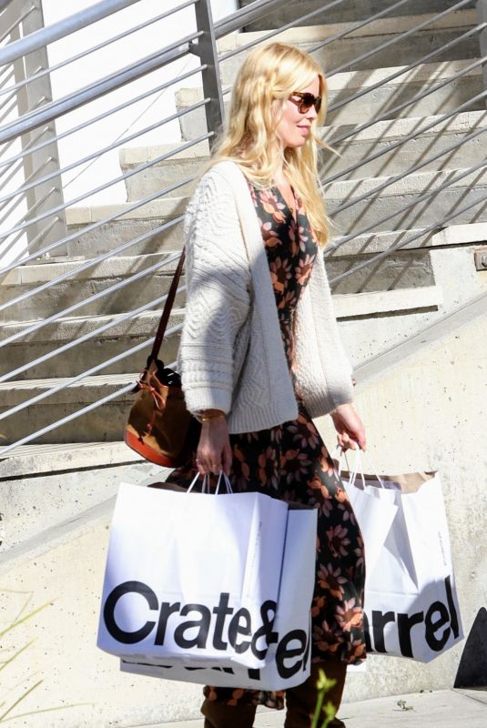 CLAUDIA SCHIFFER Shopping at Crate and Barrel 11/16/2024