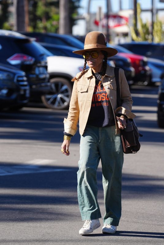 CREE SUMMER Arrives at Erewhon in Studio City 11/07/2054