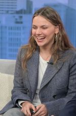 DAFNE KEEN at Univision