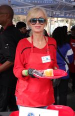 EILEEN DAVIDSON Serves Food to Homeless at LA Mission in Los Angeles 11/27/2024