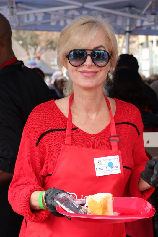 EILEEN DAVIDSON Serves Food to Homeless at LA Mission in Los Angeles 11/27/2024