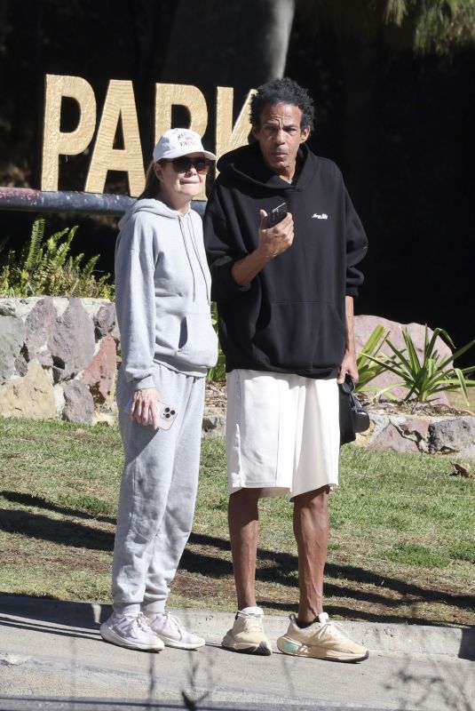ELLEN POMPEO and Chris Ivery Out Hikinig in Los Angeles 11/08/2024