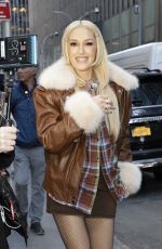GWEN STEFANI Out Filming on Streets in New York 11/15/2024