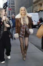 GWEN STEFANI Out Filming on Streets in New York 11/15/2024