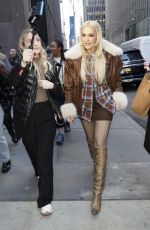 GWEN STEFANI Out Filming on Streets in New York 11/15/2024