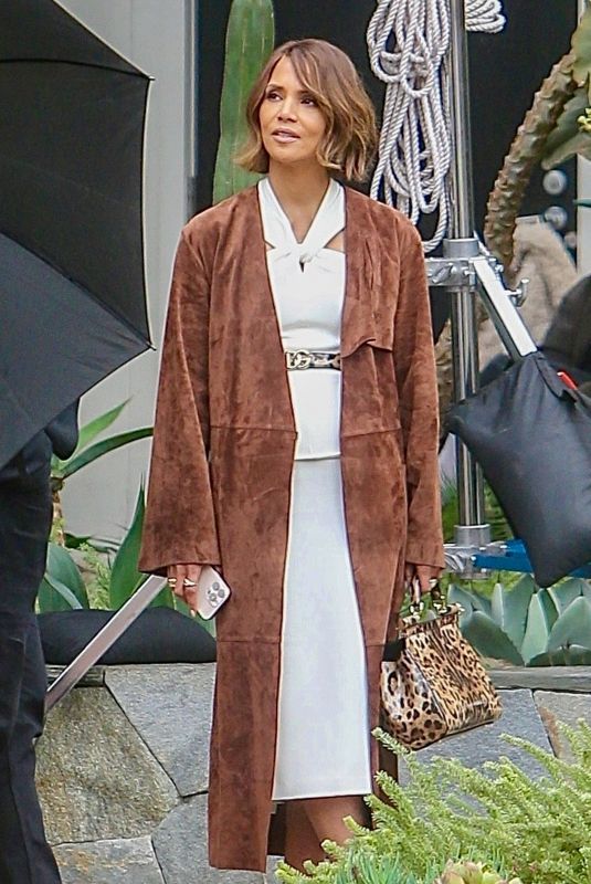 HALLE BERRY and Chris Hemsworth on the Set of Crime 101 in West Hollywood 11/25/2024