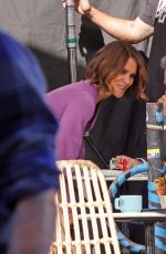 HALLE BERRY and Mark Ruffalo on the Set of Crime 101 in Venice Beach 11/07/2024