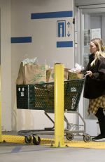 HILARY DUFF Shopping for Groceries at Whole Foods in Los Angeles 11/04/2024