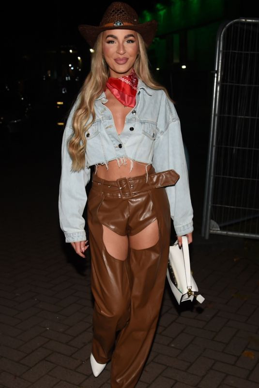 HOLLY BURNS Arrives at Nuage Halloween Party in Manchester 11/03/2024