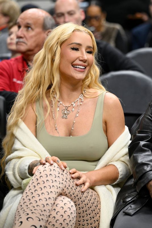 IGGY AZALEA at Chicago Bulls vs Detroit Pistons Game in Detroit 11/18/2024