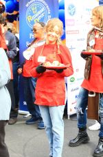 JADE PETTYJOHN Serves Good to Homeless at LA Mission in Los Angeles 11/27/2024