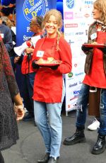 JADE PETTYJOHN Serves Good to Homeless at LA Mission in Los Angeles 11/27/2024