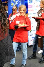 JADE PETTYJOHN Serves Good to Homeless at LA Mission in Los Angeles 11/27/2024