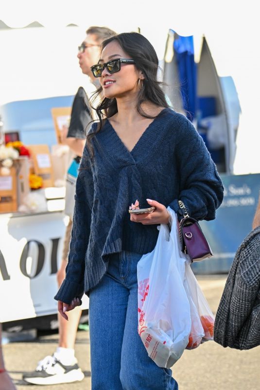 JENN TRAN Shopping at Studio City Farmers Market 11/10/2024