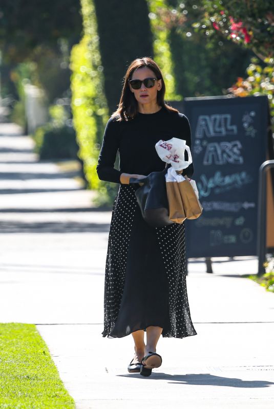 JENNIFER GARNER Leaves United Methodist Church in Los Angeles 11/10/2024