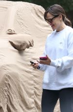 JENNIFER GARNER Out and About in Brentwood 11/23/2024