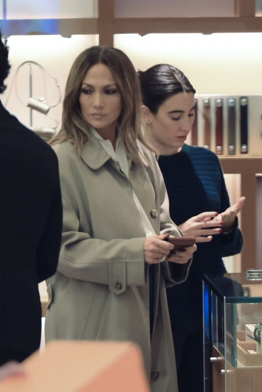 JENNIFER LOPEZ Shopping at Polo Ralph Lauren 11/29/2024