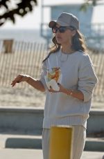 JESSICA ALBA Stop at a Beachside Fruit Cart 11/07/2024