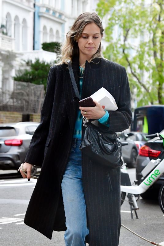 JESSICA CLARKE Out with Her Dog in Notting Hill 11/14/2024