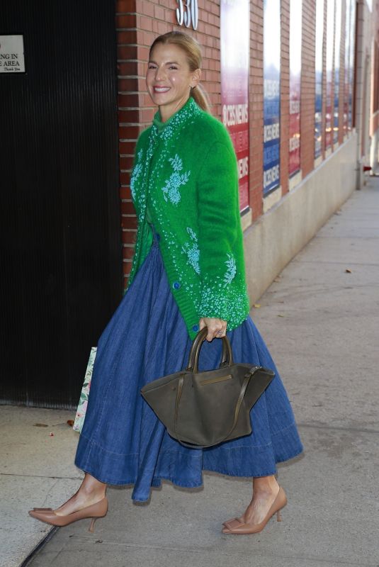 JESSICA SEINFELD Arrives at CBS Studios in Los Angeles 11/12/2024