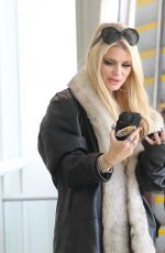 JESSICA SIMPSON Arrives at LAX Airport 11/04/2024