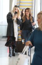 JESSICA SIMPSON Arrives at LAX Airport 11/04/2024