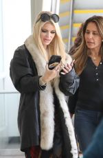 JESSICA SIMPSON Arrives at LAX Airport 11/04/2024