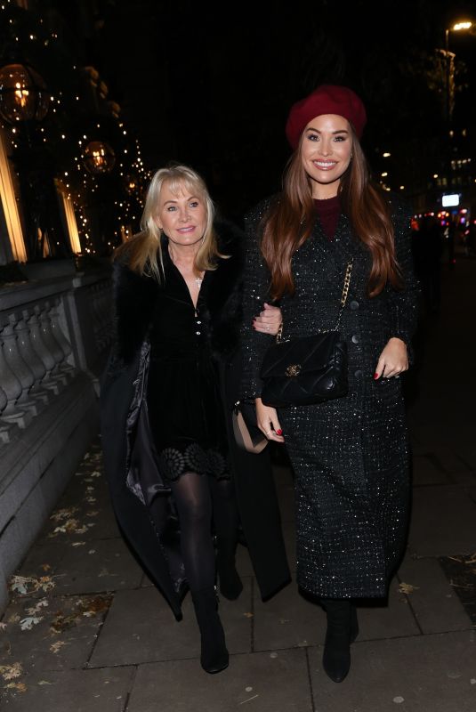 JESSICA WRIGHT Out at Christmas in the Courtyard with Her Mother 11/27/2024
