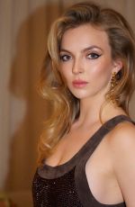 JODIE COMER - Harper