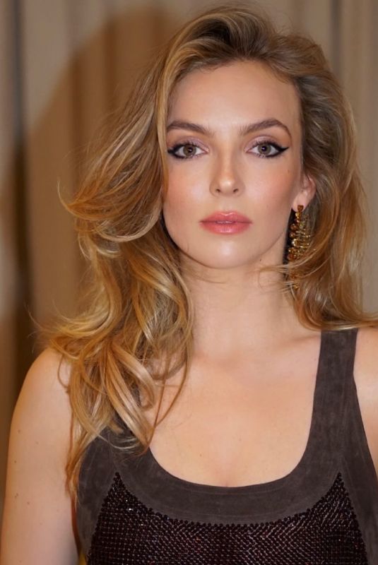 JODIE COMER - Harper