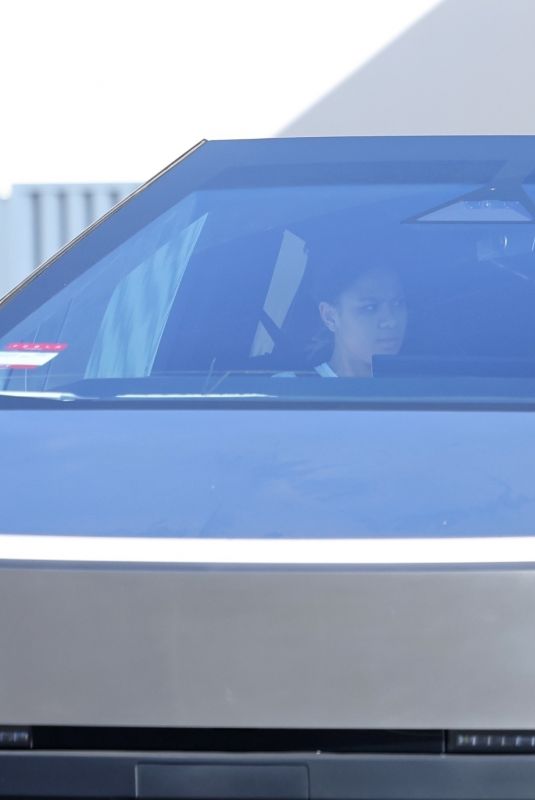 JOJO SIWA and Girlfriend DAKAYLA WILSON Take Their Brand-New Tesla Cybertruck for a Starbucks Drive-Thru Run 11/08/2024