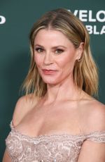 JULIE BOWEN at 2024 Baby2Baby Gala Presented by Paul Mitchel in Los Angeles 11/09/2024