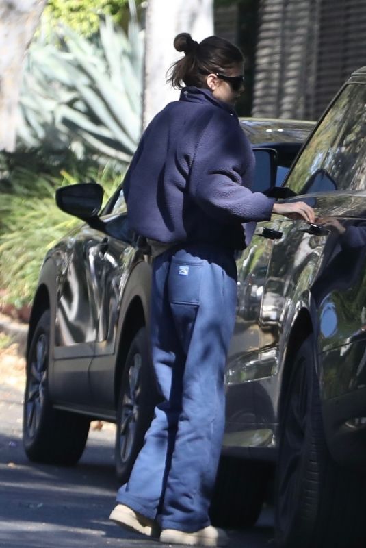 KAIA GERBER Visits a Friend in Los Angeles 11/04/2024