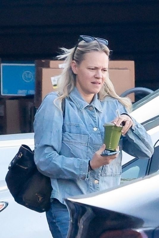 KAYLEEN MCADAMS Out for Juice in Los Feliz 11/18/2024