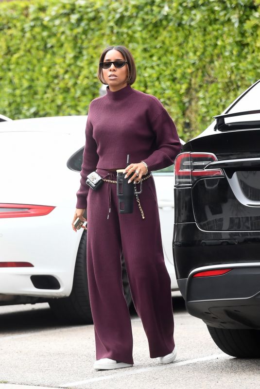 KELLY ROWLAND Heading to a Salon in Los Angeles 11/26/2024