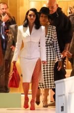 KIM KARDASHIAN and NIECY NASH on the Set of All