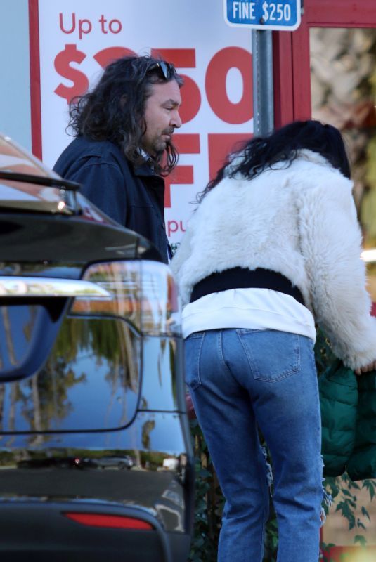 KRYSTEN RITTER and Adam Granduciel on a Rare Family Outing in Los Angeles 11/19/2024