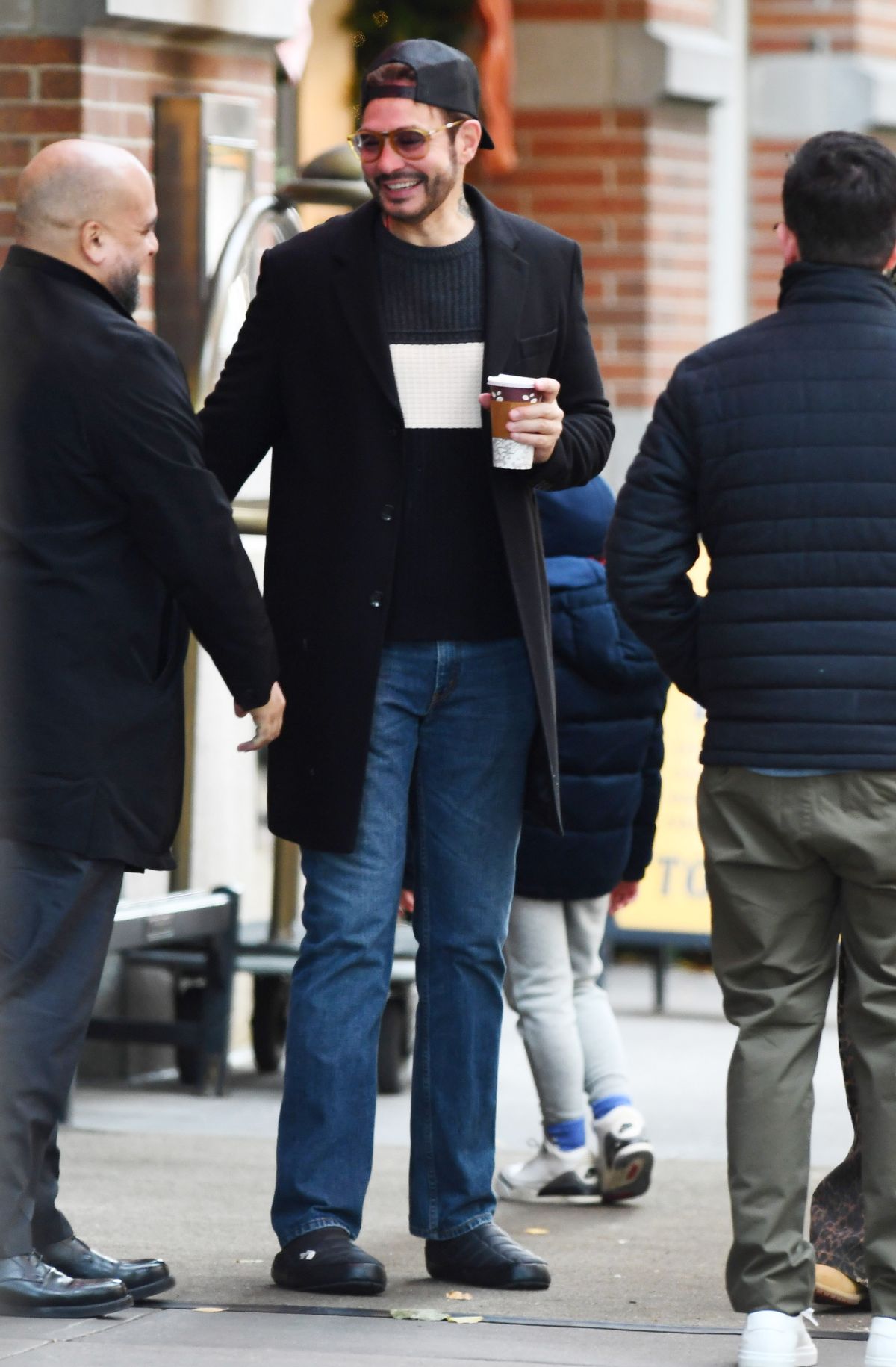 KYLIE CANTRALL Out With Her Father In New York City 11 27 2024 HawtCelebs KYLIE CANTRALL Out With Her Father In New York City 11 27 2024 HawtCelebs